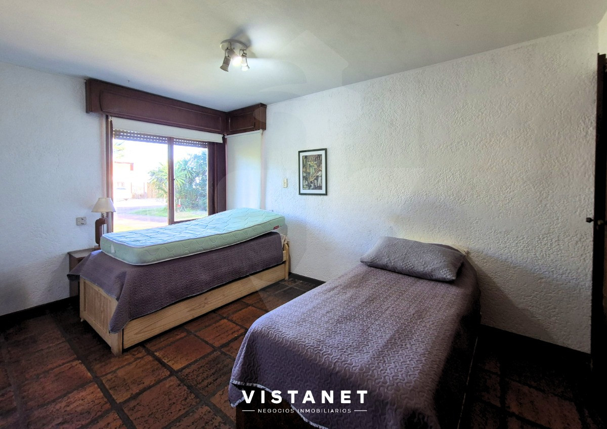 Casa ID.13 - Casa En Alquiler Anual, 4 Dormitorios Con Vista Al Mar En Punta Ballena 