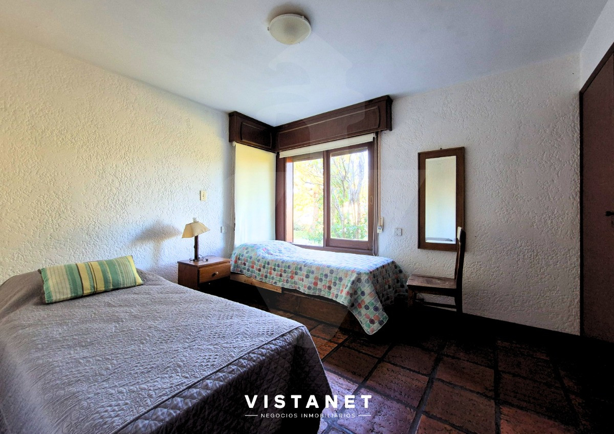 Casa ID.13 - Casa En Alquiler Anual, 4 Dormitorios Con Vista Al Mar En Punta Ballena 