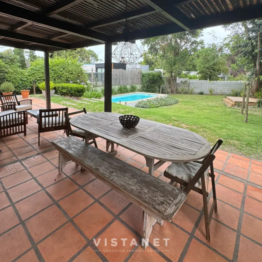 Casa ID.281/Venta-de-Casa-de-4-Dormitorios-en-Pinares,-Punta-del-Este - Venta de Casa de 4 Dormitorios en Pinares, Punta del Este