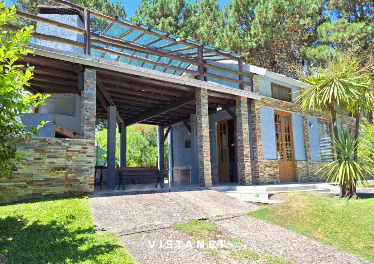 Casa ID.384/Venta-Casa-de-4-Dormitorios-en-Punta-Ballena - Venta Casa de 4 Dormitorios en Punta Ballena