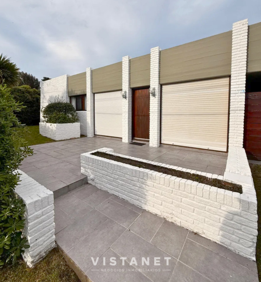 Casa ID.243/Venta-Casa-de-Tres-Dormitorios-en-Pinares,-Punta-del-Este- - Venta Casa de Tres Dormitorios en Pinares, Punta del Este 
