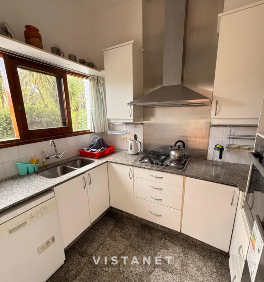 Casa ID.243/Venta-Casa-de-Tres-Dormitorios-en-Pinares,-Punta-del-Este- - Venta Casa de Tres Dormitorios en Pinares, Punta del Este 