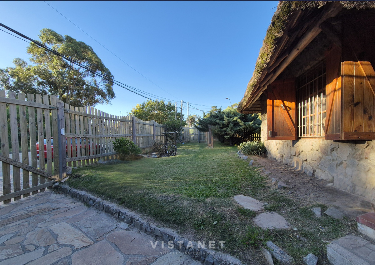 Venta Casa Dos Dormitorios Atlantida - GoPunta - Portal Inmobiliario de Punta del Este - Maldonado