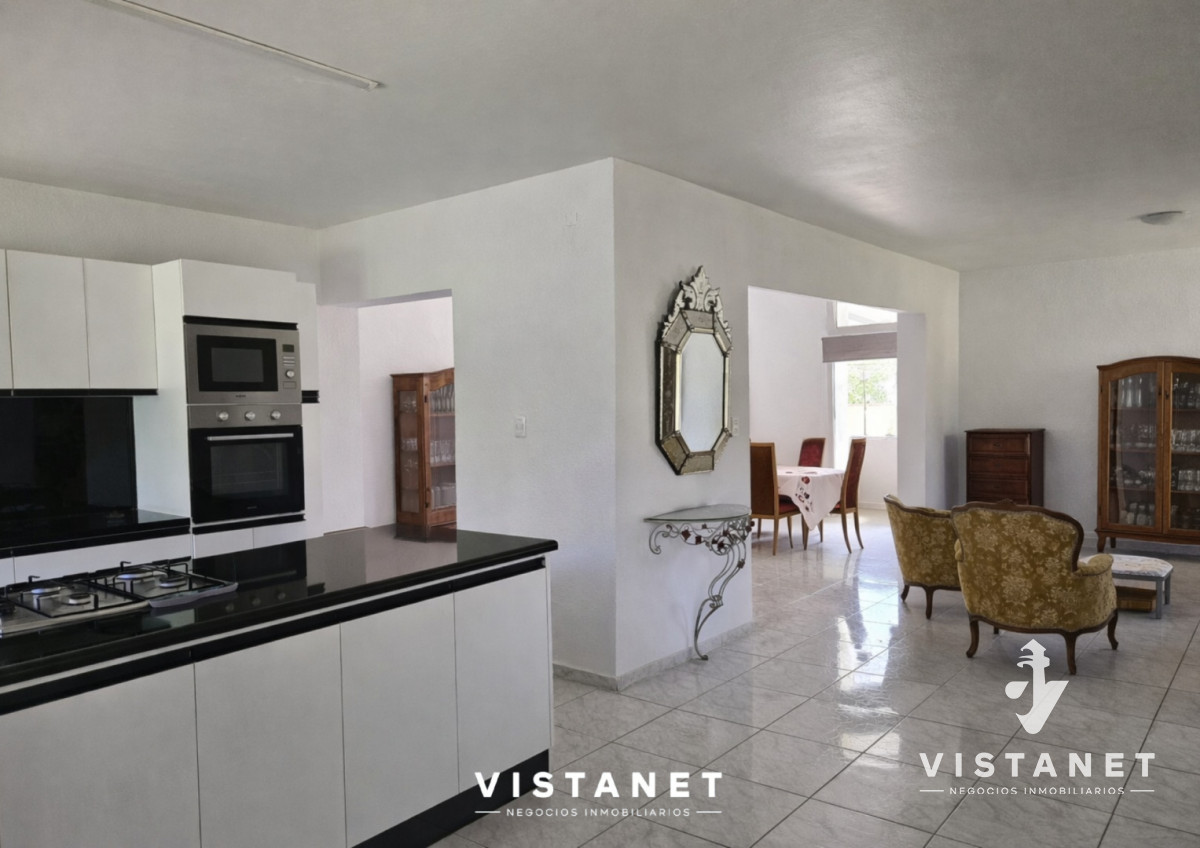 Casa ID.356/Gran-Propiedad-de-4-dormitorios-en-Venta-en-La-Floresta - Gran Propiedad de 4 dormitorios en Venta en La Floresta