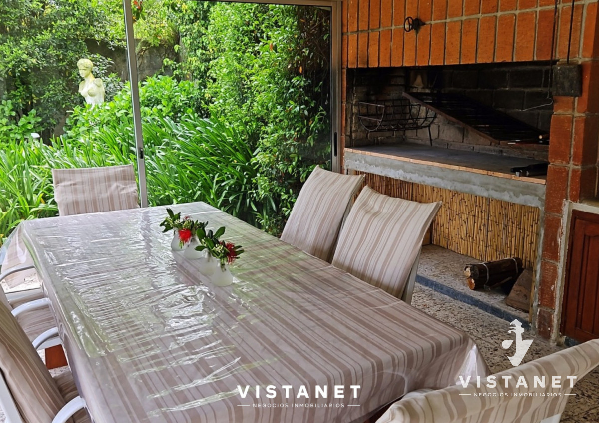 Casa ID.356/Gran-Propiedad-de-4-dormitorios-en-Venta-en-La-Floresta - Gran Propiedad de 4 dormitorios en Venta en La Floresta