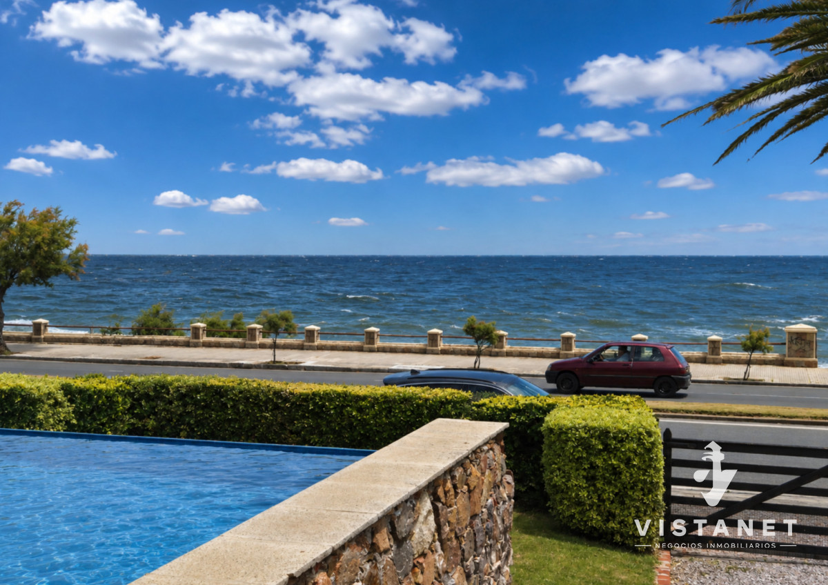 Casa ID.310/Gran-Propiedad-de-3-Dormitorios-con-piscina-frente-al-mar-en-Punta-Fria- - Gran Propiedad de 3 Dormitorios con piscina frente al mar en Punta Fria 