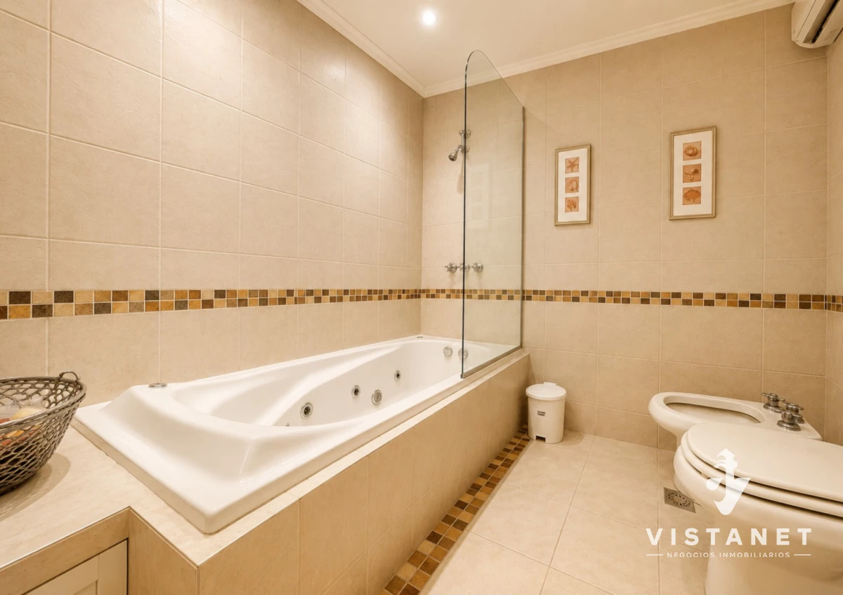 Casa ID.440/Venta-Gran-Residencia-de-5-Dormitorios-en-Lugano,-Punta-del-Este- - Venta Gran Residencia de 5 Dormitorios en Lugano, Punta del Este 