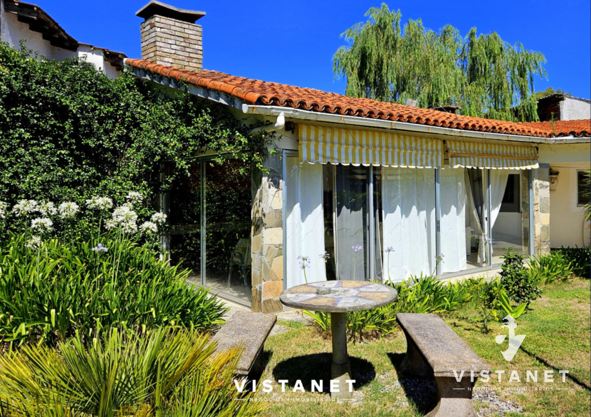 Casa ID.356/Gran-Propiedad-de-4-dormitorios-en-Venta-en-La-Floresta - Gran Propiedad de 4 dormitorios en Venta en La Floresta