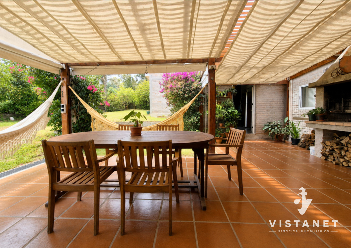 Casa ID.310/Gran-Propiedad-de-3-Dormitorios-con-piscina-frente-al-mar-en-Punta-Fria- - Gran Propiedad de 3 Dormitorios con piscina frente al mar en Punta Fria 
