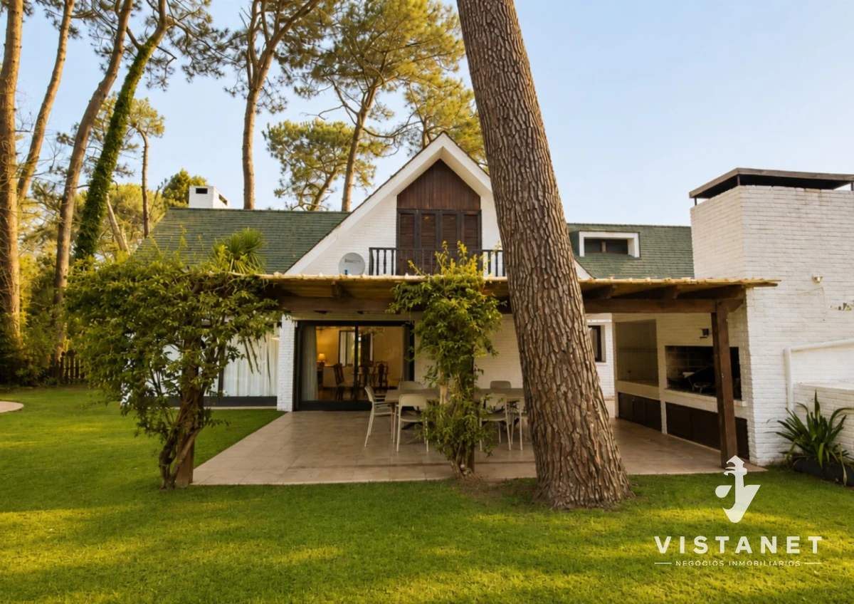 Casa ID.440/Venta-Gran-Residencia-de-5-Dormitorios-en-Lugano,-Punta-del-Este- - Venta Gran Residencia de 5 Dormitorios en Lugano, Punta del Este 
