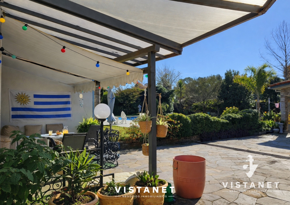 Casa ID.356/Gran-Propiedad-de-4-dormitorios-en-Venta-en-La-Floresta - Gran Propiedad de 4 dormitorios en Venta en La Floresta