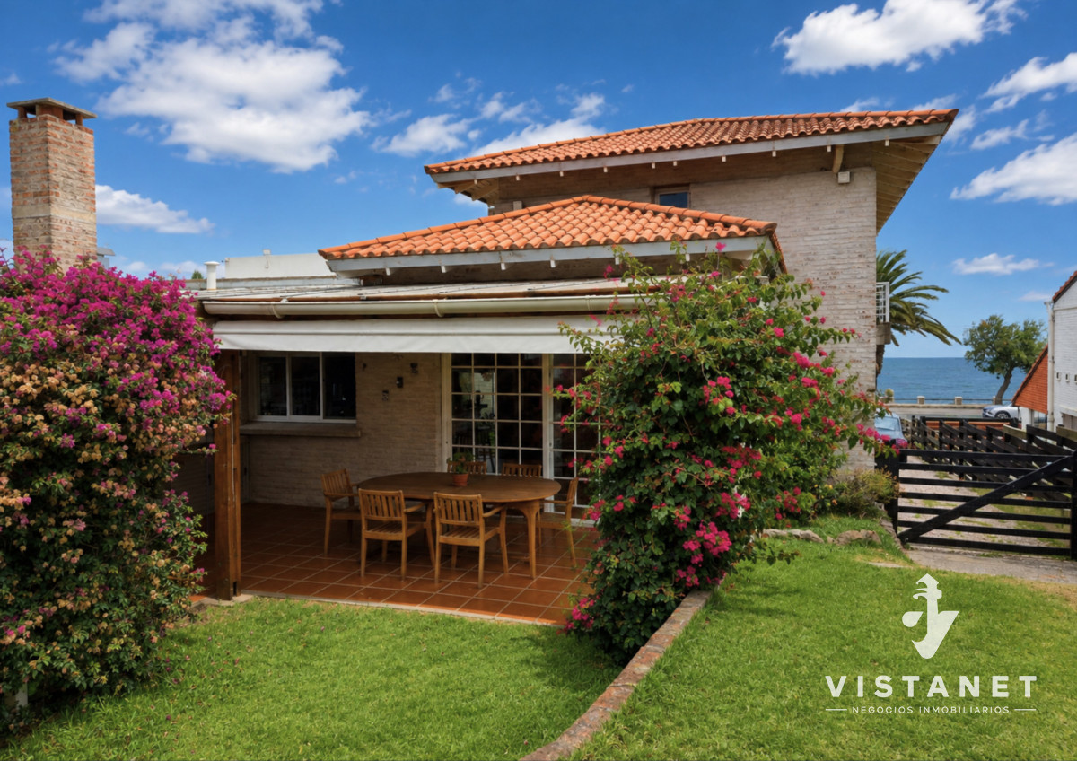 Casa ID.310/Gran-Propiedad-de-3-Dormitorios-con-piscina-frente-al-mar-en-Punta-Fria- - Gran Propiedad de 3 Dormitorios con piscina frente al mar en Punta Fria 