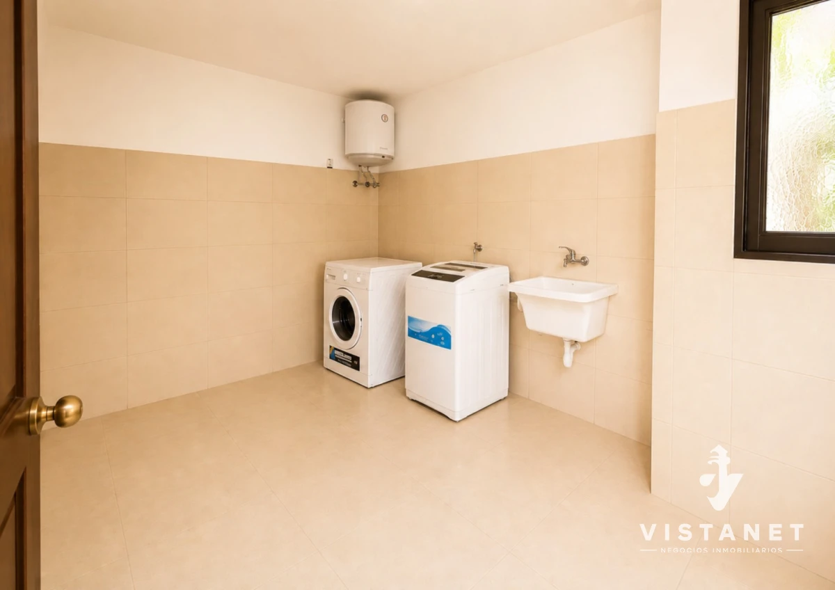 Casa ID.440/Venta-Gran-Residencia-de-5-Dormitorios-en-Lugano,-Punta-del-Este- - Venta Gran Residencia de 5 Dormitorios en Lugano, Punta del Este 