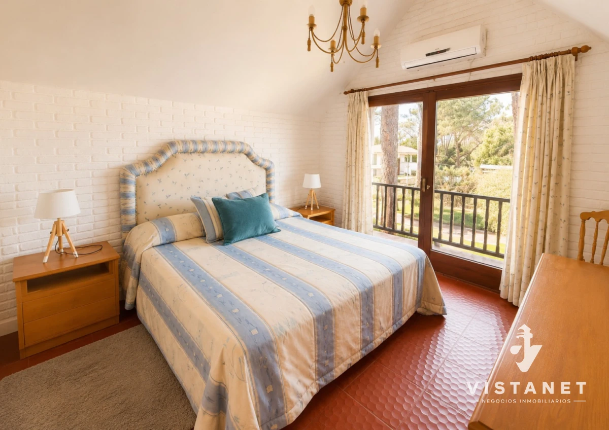 Casa ID.440/Venta-Gran-Residencia-de-5-Dormitorios-en-Lugano,-Punta-del-Este- - Venta Gran Residencia de 5 Dormitorios en Lugano, Punta del Este 
