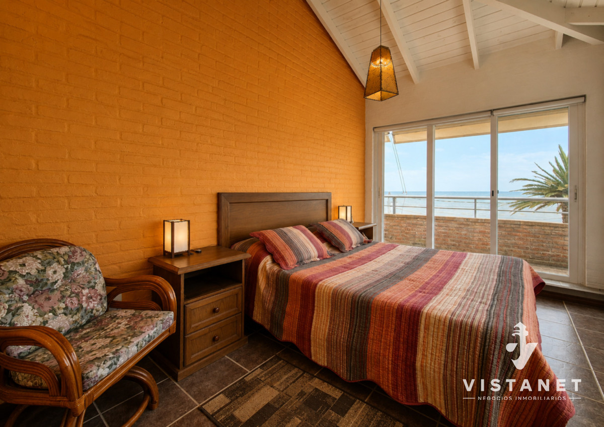 Casa ID.310/Gran-Propiedad-de-3-Dormitorios-con-piscina-frente-al-mar-en-Punta-Fria- - Gran Propiedad de 3 Dormitorios con piscina frente al mar en Punta Fria 