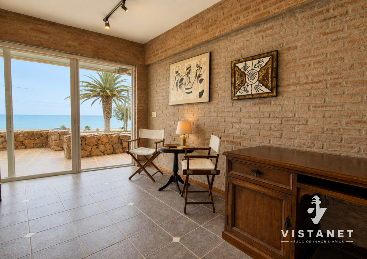 Casa ID.310/Gran-Propiedad-de-3-Dormitorios-con-piscina-frente-al-mar-en-Punta-Fria- - Gran Propiedad de 3 Dormitorios con piscina frente al mar en Punta Fria 