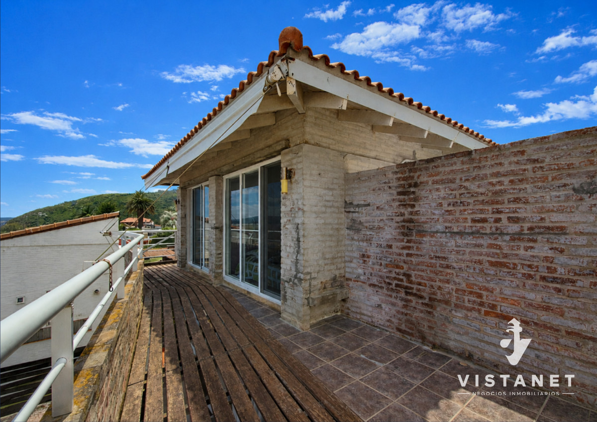 Casa ID.310/Gran-Propiedad-de-3-Dormitorios-con-piscina-frente-al-mar-en-Punta-Fria- - Gran Propiedad de 3 Dormitorios con piscina frente al mar en Punta Fria 