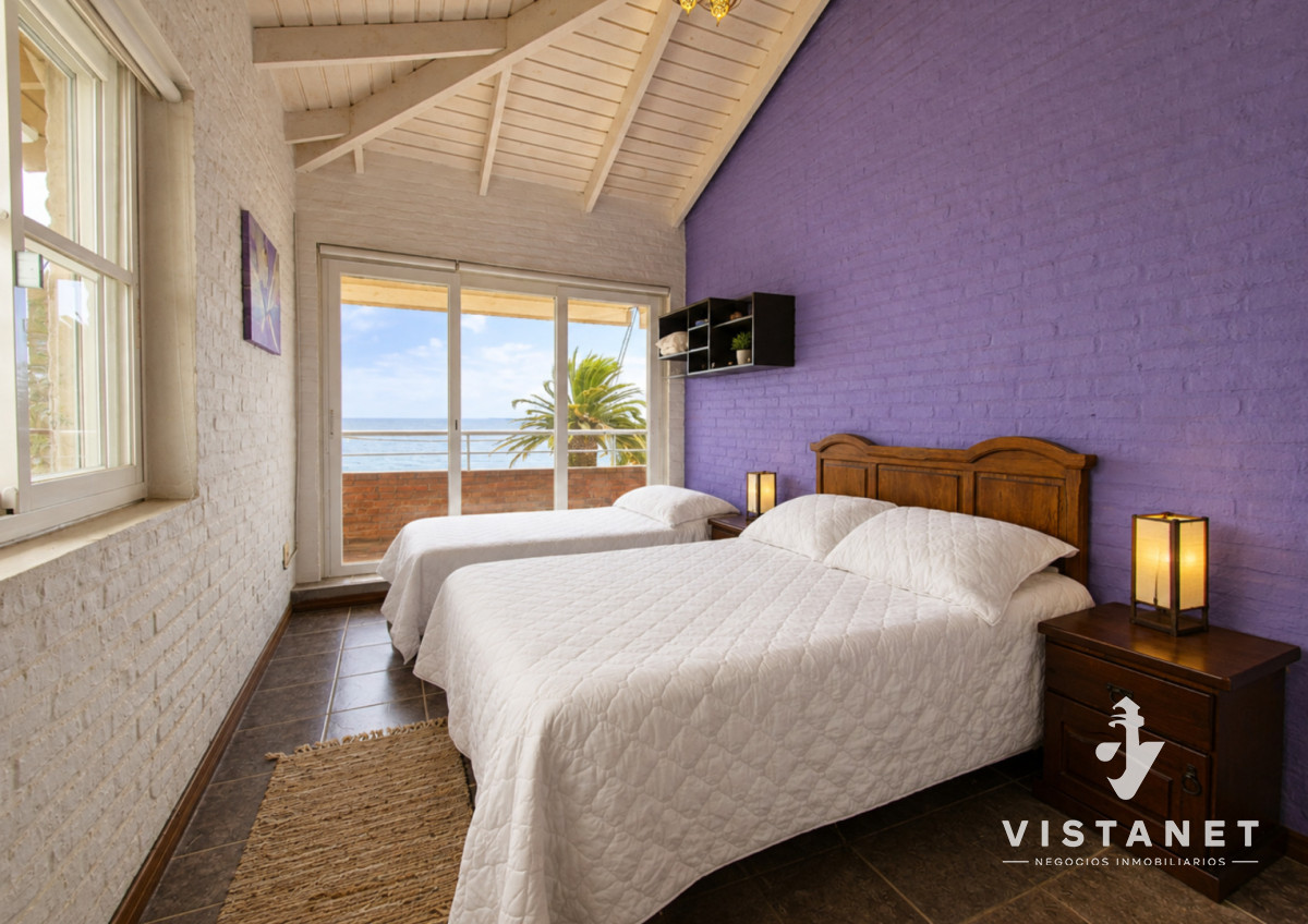 Casa ID.310/Gran-Propiedad-de-3-Dormitorios-con-piscina-frente-al-mar-en-Punta-Fria- - Gran Propiedad de 3 Dormitorios con piscina frente al mar en Punta Fria 