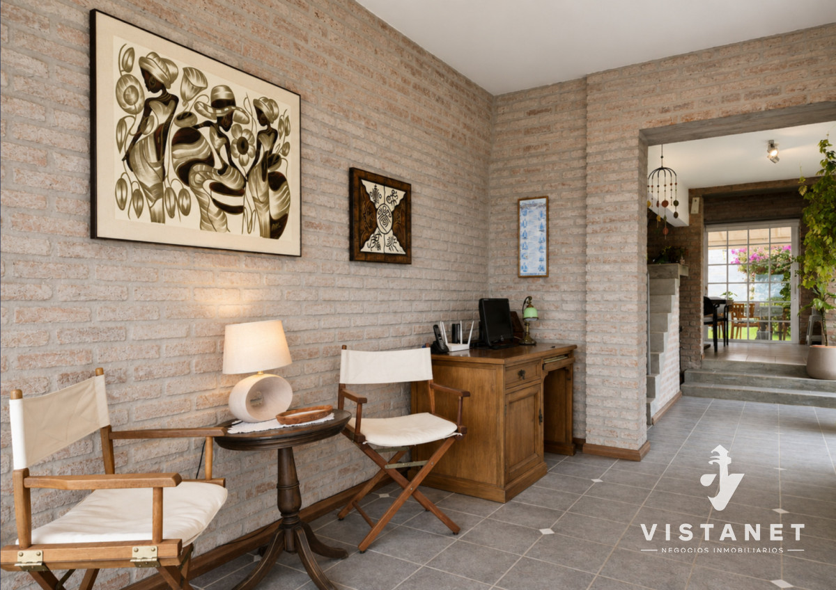Casa ID.310/Gran-Propiedad-de-3-Dormitorios-con-piscina-frente-al-mar-en-Punta-Fria- - Gran Propiedad de 3 Dormitorios con piscina frente al mar en Punta Fria 