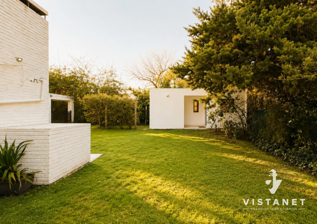 Casa ID.440/Venta-Gran-Residencia-de-5-Dormitorios-en-Lugano,-Punta-del-Este- - Venta Gran Residencia de 5 Dormitorios en Lugano, Punta del Este 