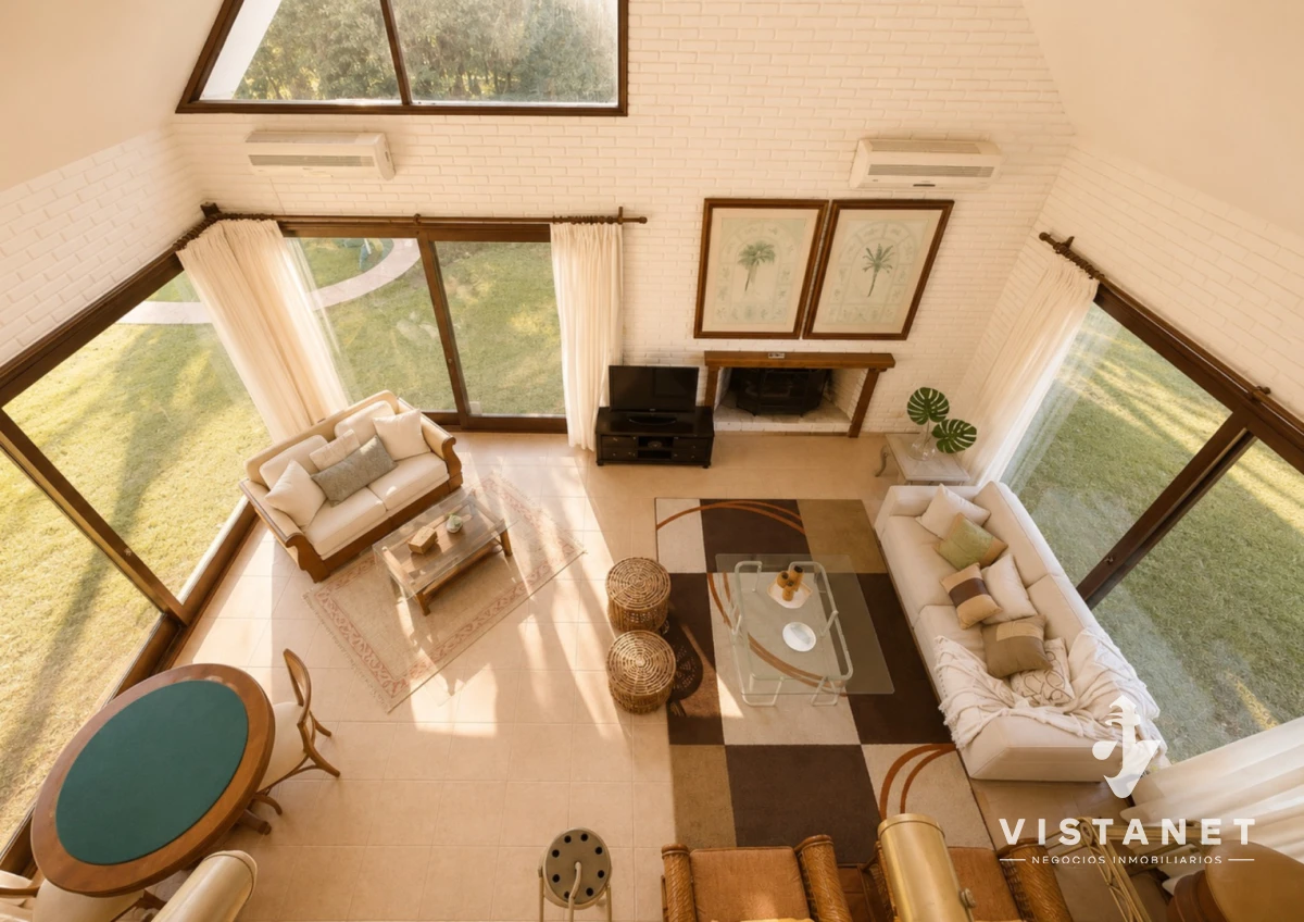 Casa ID.440/Venta-Gran-Residencia-de-5-Dormitorios-en-Lugano,-Punta-del-Este- - Venta Gran Residencia de 5 Dormitorios en Lugano, Punta del Este 