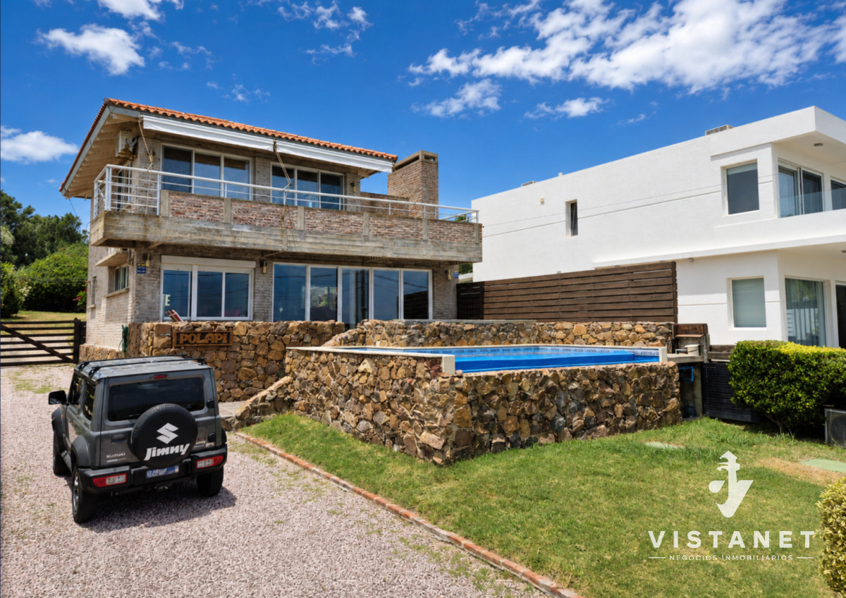 Casa ID.310/Gran-Propiedad-de-3-Dormitorios-con-piscina-frente-al-mar-en-Punta-Fria- - Gran Propiedad de 3 Dormitorios con piscina frente al mar en Punta Fria 