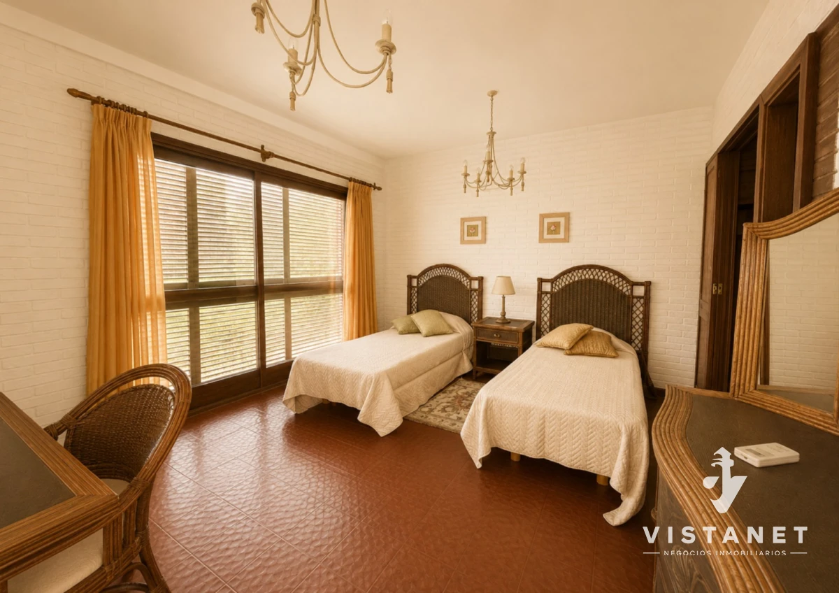 Casa ID.440/Venta-Gran-Residencia-de-5-Dormitorios-en-Lugano,-Punta-del-Este- - Venta Gran Residencia de 5 Dormitorios en Lugano, Punta del Este 
