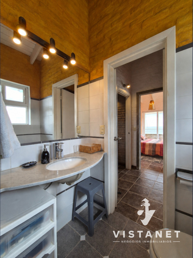 Casa ID.310/Gran-Propiedad-de-3-Dormitorios-con-piscina-frente-al-mar-en-Punta-Fria- - Gran Propiedad de 3 Dormitorios con piscina frente al mar en Punta Fria 