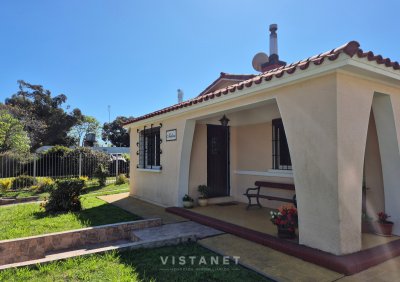 Venta Casa con 3 Dormitorios y Piscina en Atlantida 