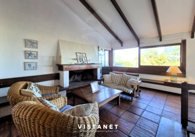 Casa En Alquiler Anual, 4 Dormitorios Con Vista Al Mar En Punta Ballena 