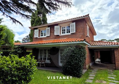 Gran Casa Familiar En Alquiler Anual, 5 Dormitorios En Punta Del Este