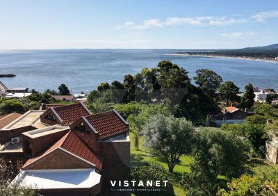 Venta De Espectacular Casa Familiar Con Vistas Panorámicas, En Piriapolis