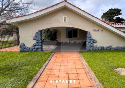 Gran casa de 4 dormitorios en venta en el centro de Atlantida