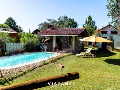Casa En Venta La Floresta 2 Dormitorios Con Piscina