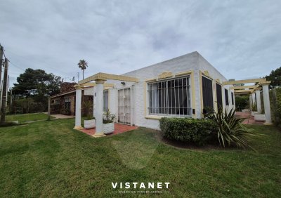 Casa En Venta 3 Dormitorios En Atlántida A Metros De La Playa.