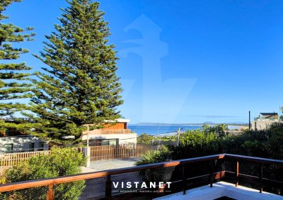 Casa En Alquiler Anual, 4 Dormitorios Con Vista Al Mar En Punta Ballena