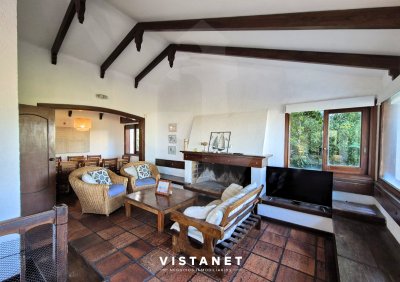 Casa En Alquiler Anual, 4 Dormitorios Con Vista Al Mar En Punta Ballena 