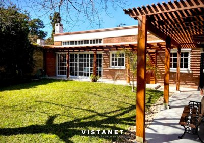 Gran Casa Familiar En Alquiler Anual, 5 Dormitorios En Punta Del Este