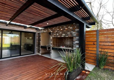 Venta de Casa de Tres Dromitorios en El Pinar Sur 