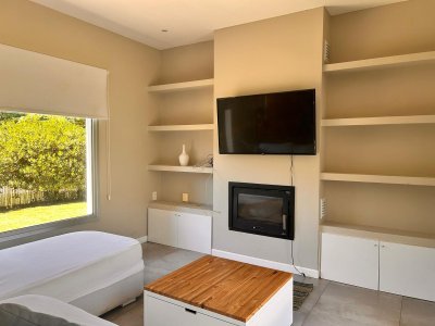 Moderna Casa en Venta, 2 dormitorios con piscina en El Pinar Sur