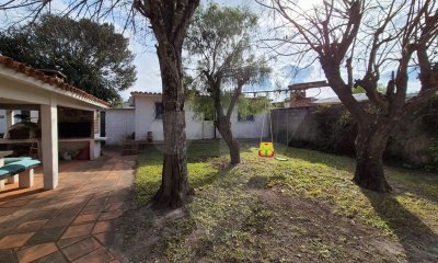 Casa En Venta En Las Toscas  4 Dormitorios Mas Apto 2 Dormitorios.