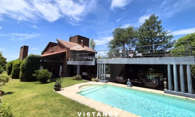 Casa En Venta 4 Dormitorios Con Amplio Jardín En Lomas De La Tahona