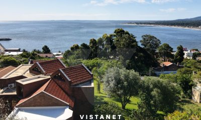 Venta De Espectacular Casa Familiar Con Vistas Panorámicas, En Piriapolis