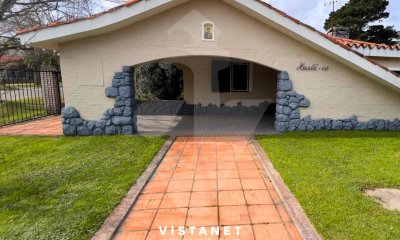 Gran Casa de 4 dormitorios en Venta en el centro de Atlantida