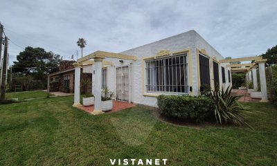 Casa En Venta 3 Dormitorios En Atlántida A Metros De La Playa.
