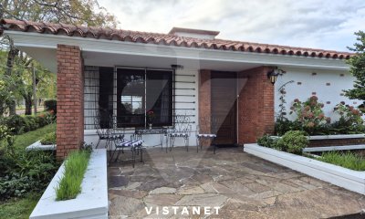 Casa con 3 dormitorios mas apto en venta en Atlantida cerca de la playa
