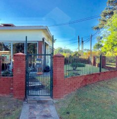 Dos Casas En Venta Parque Del Plata Sur