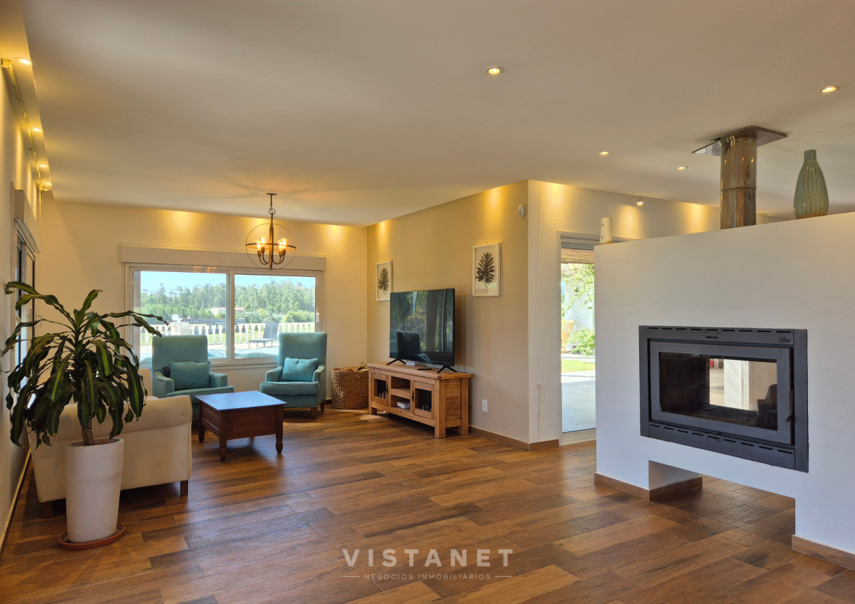 Chacra ID.204/Venta-de-Chacra,-4-dormitorios-con-piscina-y-lago-en-barrio-privado-Atlantida - Venta de Chacra, 4 dormitorios con piscina y lago en barrio privado Atlantida