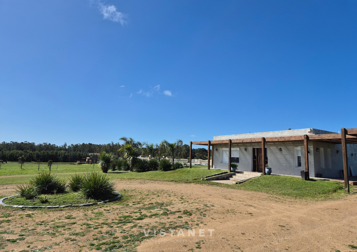 Chacra ID.204/Venta-de-Chacra,-4-dormitorios-con-piscina-y-lago-en-barrio-privado-Atlantida - Venta de Chacra, 4 dormitorios con piscina y lago en barrio privado Atlantida