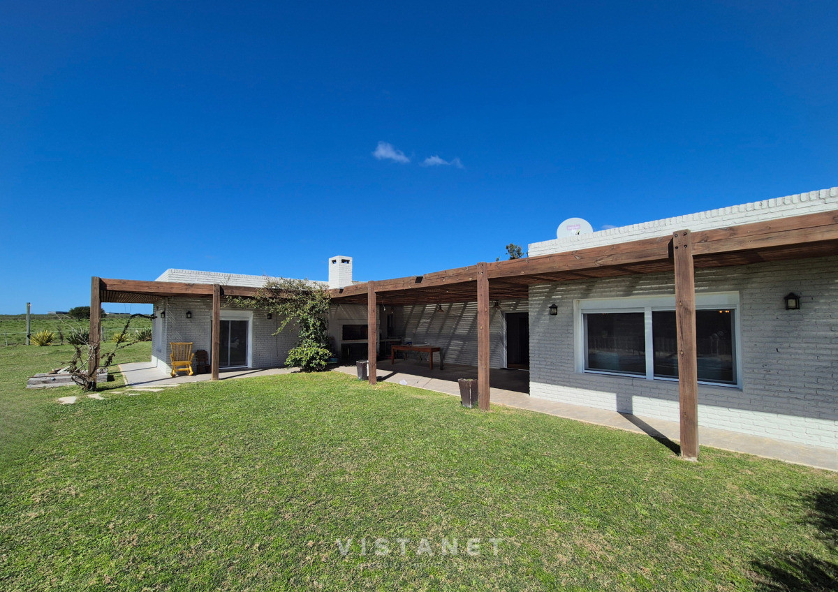 Chacra ID.204/Venta-de-Chacra,-4-dormitorios-con-piscina-y-lago-en-barrio-privado-Atlantida - Venta de Chacra, 4 dormitorios con piscina y lago en barrio privado Atlantida